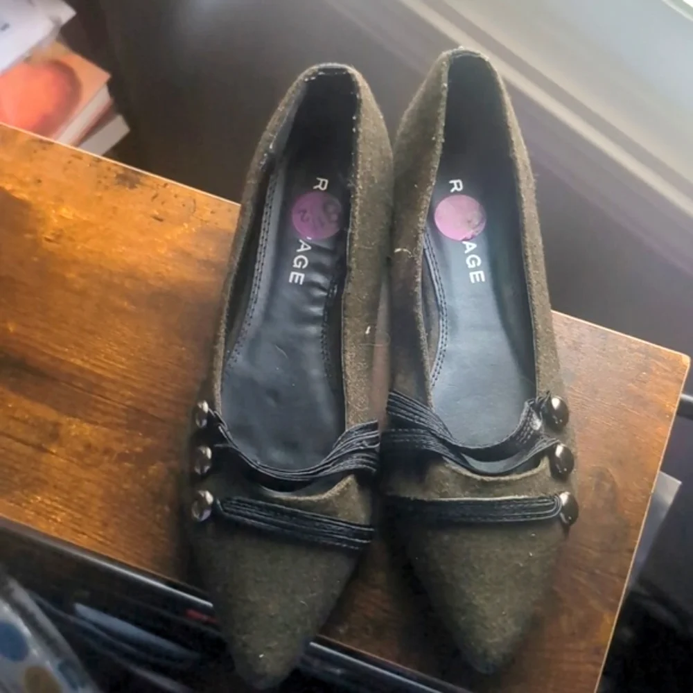 Rampage military industrial pointy toe flats green felt buckle size 8.5
